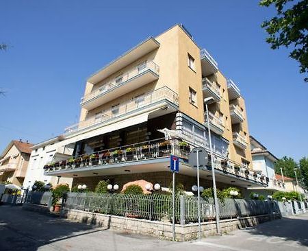 Hotel Luca Rimini Kültér fotó