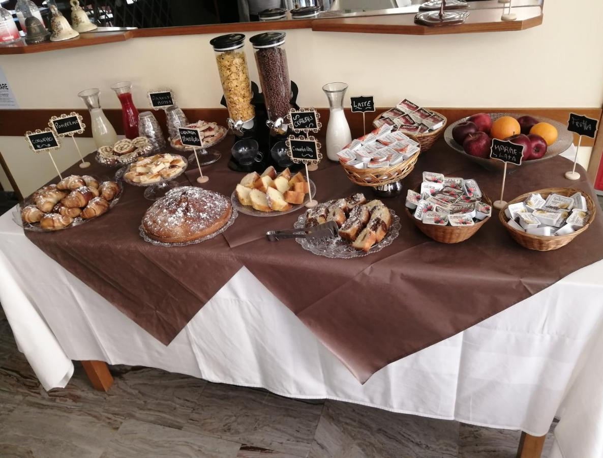 Hotel Luca Rimini Kültér fotó