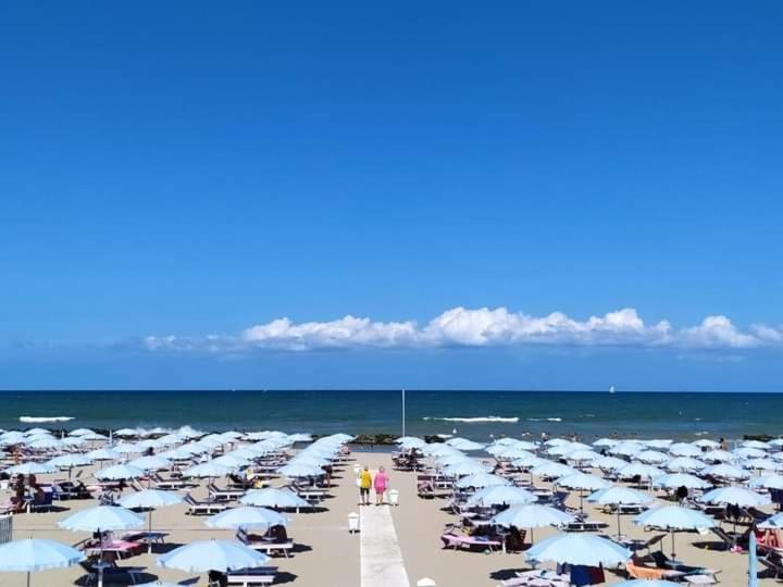 Hotel Luca Rimini Kültér fotó