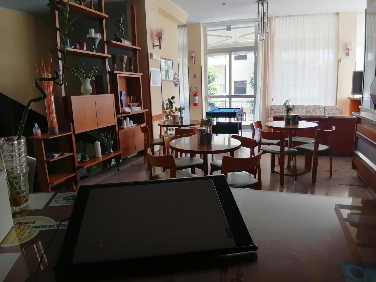 Hotel Luca Rimini Kültér fotó