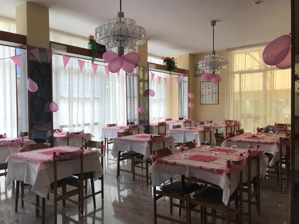 Hotel Luca Rimini Kültér fotó