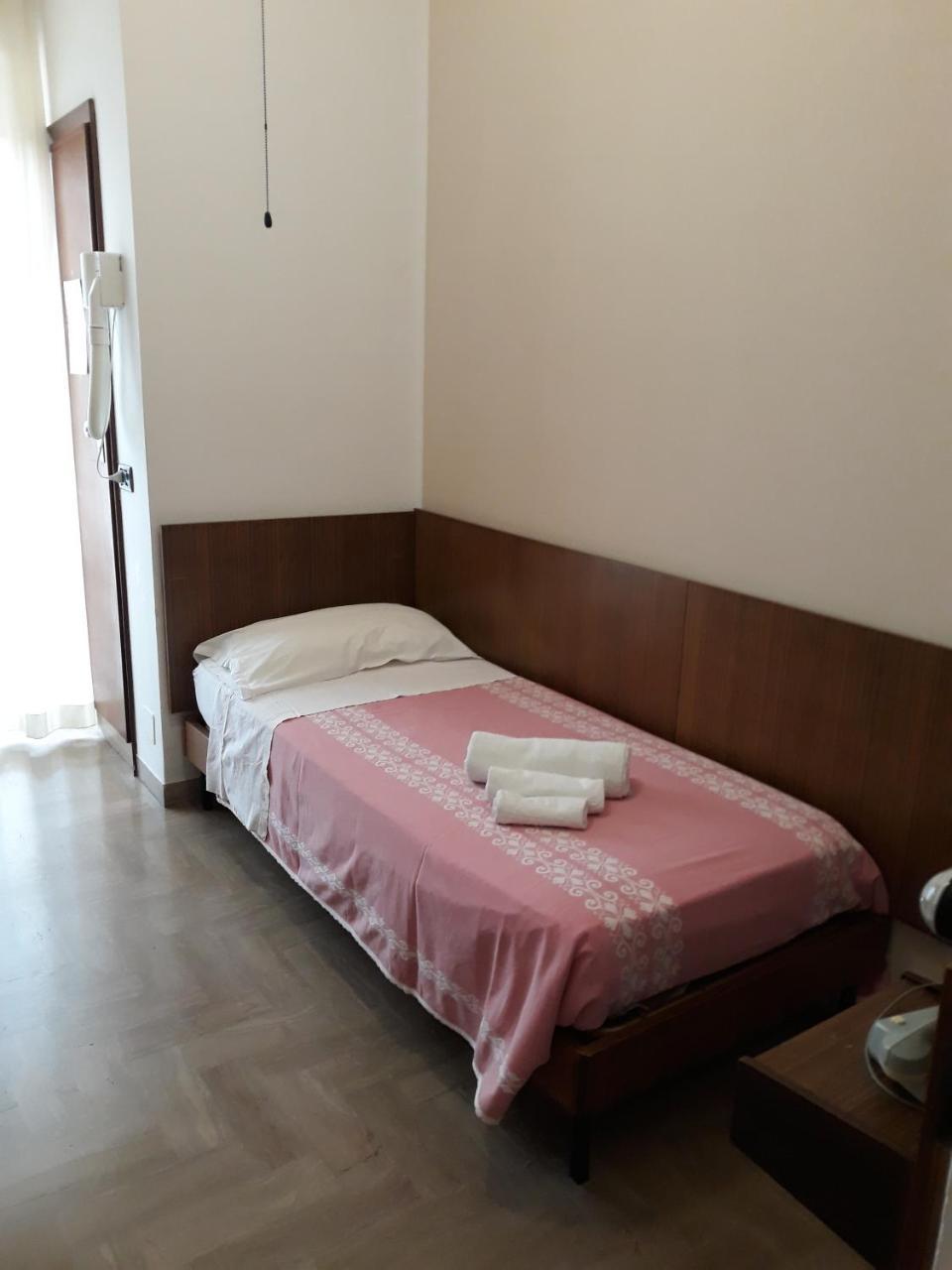 Hotel Luca Rimini Kültér fotó