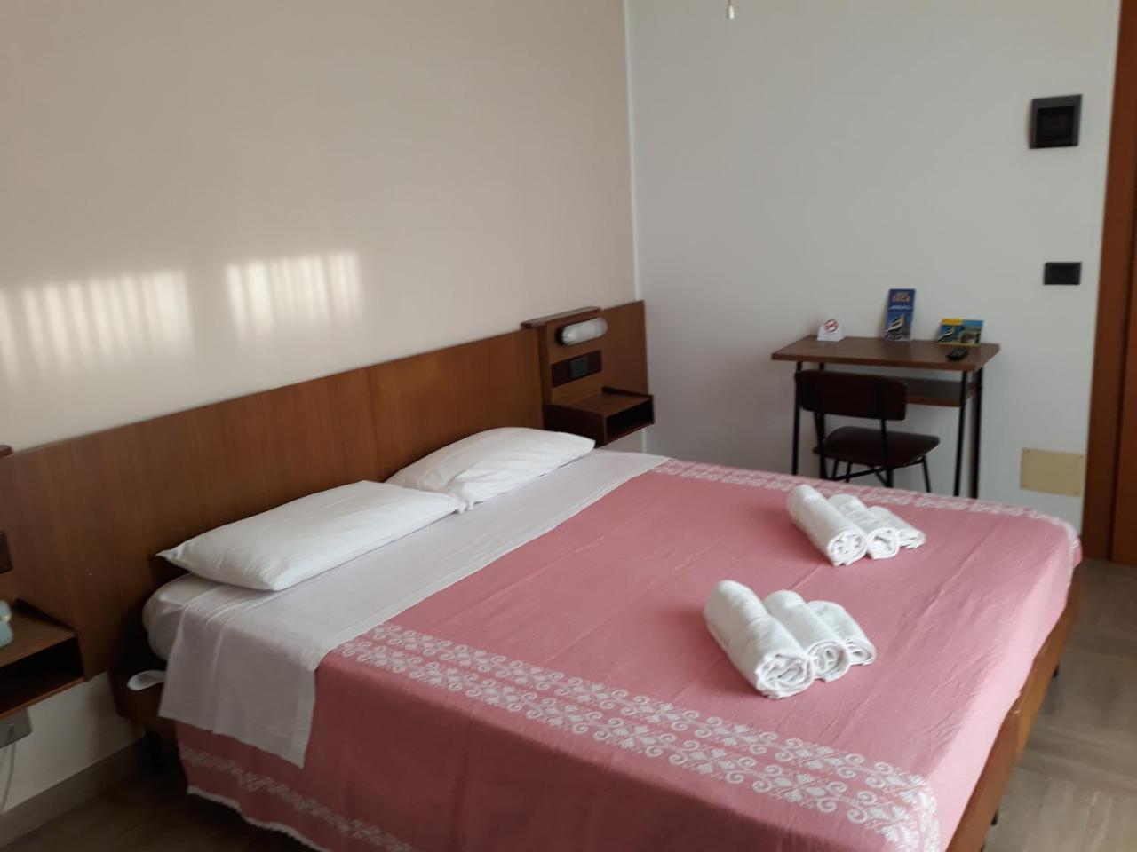 Hotel Luca Rimini Kültér fotó